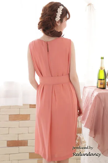 ピンクのパールビジュー付きウエストリボンドレス