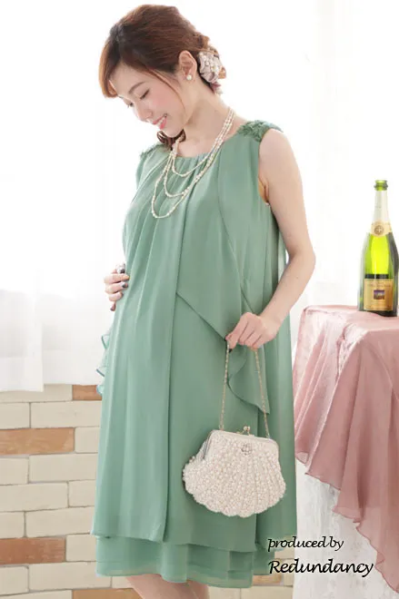 ライトグリーンのショルダーフラワーモチーフドレス
