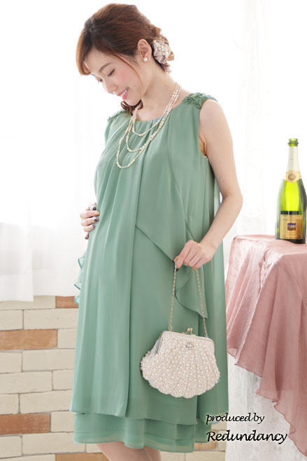 ライトグリーンのショルダーフラワーモチーフドレス