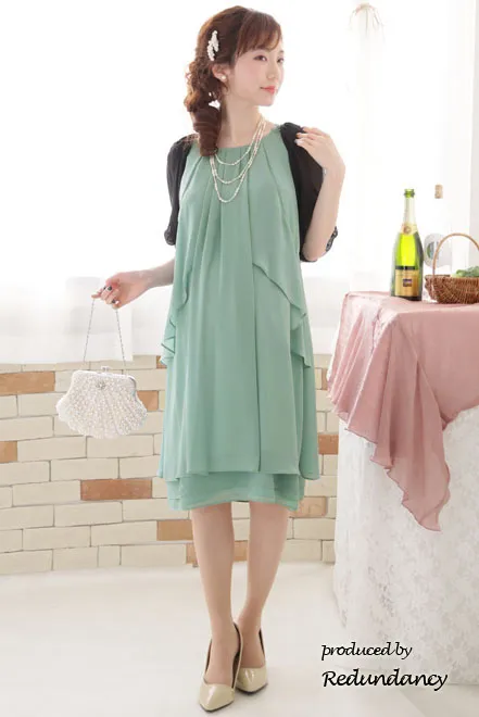 ライトグリーンのショルダーフラワーモチーフドレス