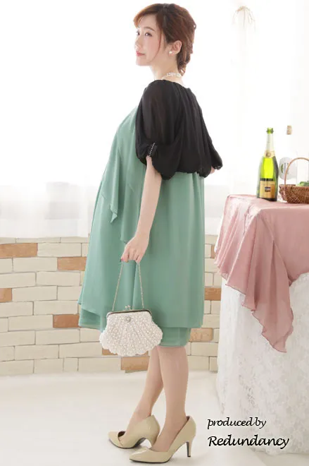 ライトグリーンのショルダーフラワーモチーフドレス