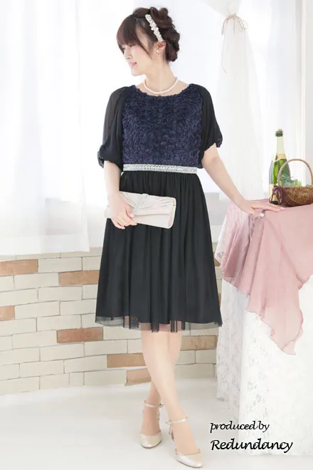 ネイビー×ブラックのフラワーモチーフチュールドレス