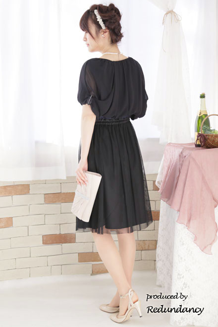 ネイビー×ブラックのフラワーモチーフチュールドレス