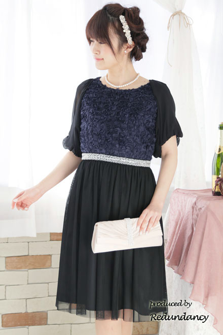 ネイビー×ブラックのフラワーモチーフチュールドレス