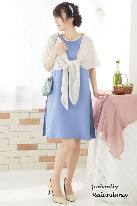 ベージュの総レース袖付きストール