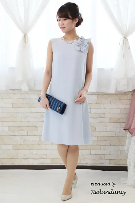 ブルーのショルダーリボンマットドレス