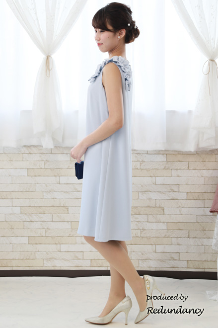 ブルーのショルダーリボンマットドレス