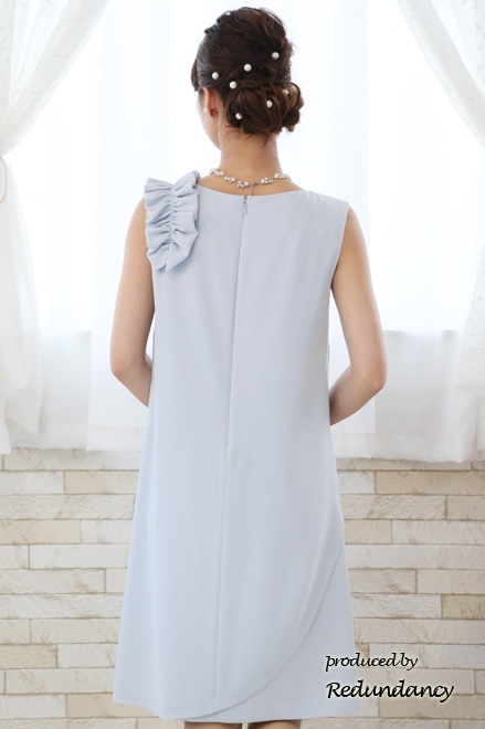 ブルーのショルダーリボンマットドレス