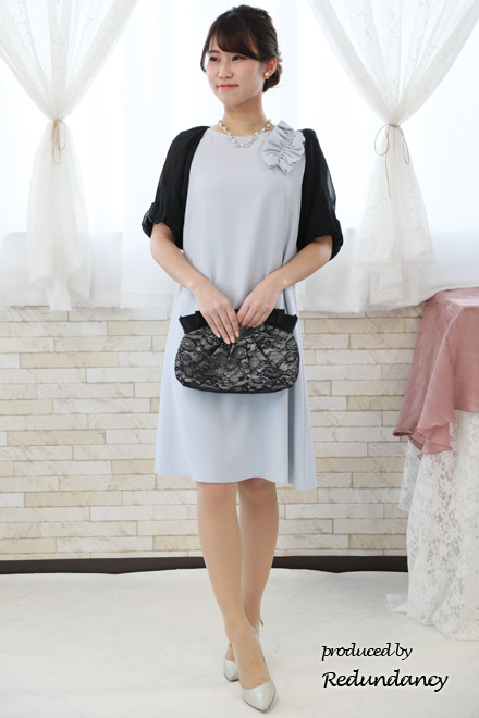 ブルーのショルダーリボンマットドレス