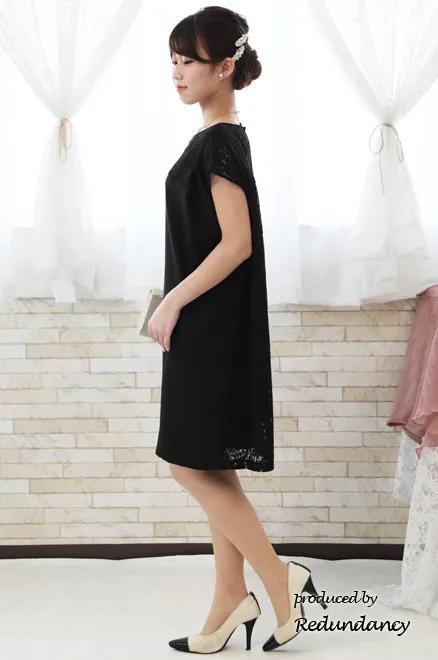 ブラックのポイントレースリラックスドレス