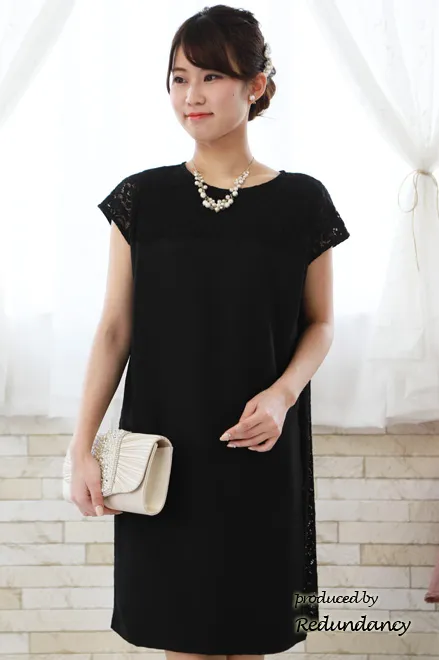 ブラックのポイントレースリラックスドレス