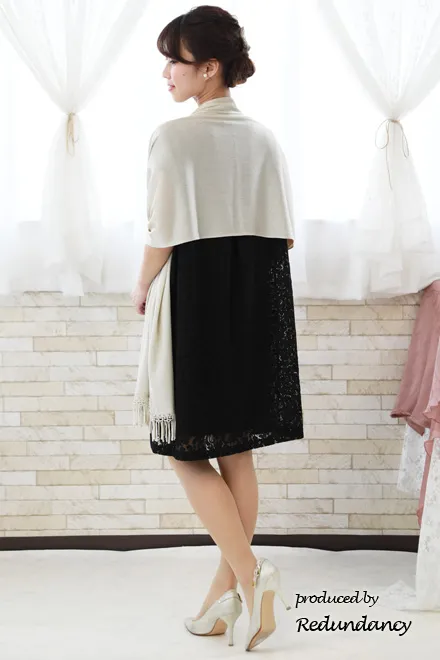 ブラックのポイントレースリラックスドレス