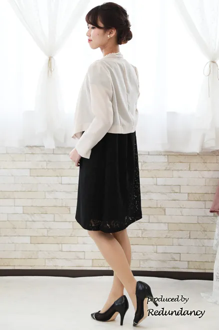 ブラックのポイントレースリラックスドレス