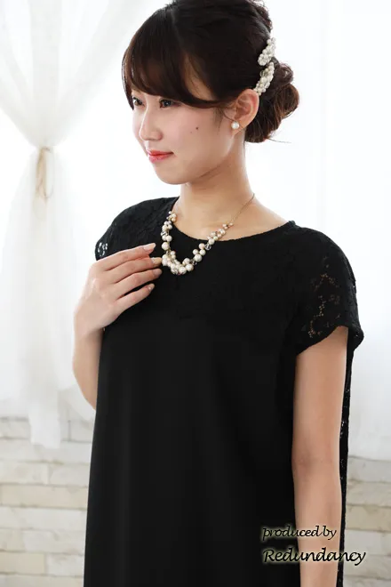 ブラックのポイントレースリラックスドレス