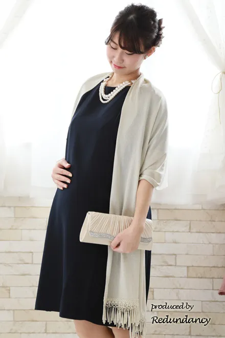 ネイビーのレース切替バックリボンドレス