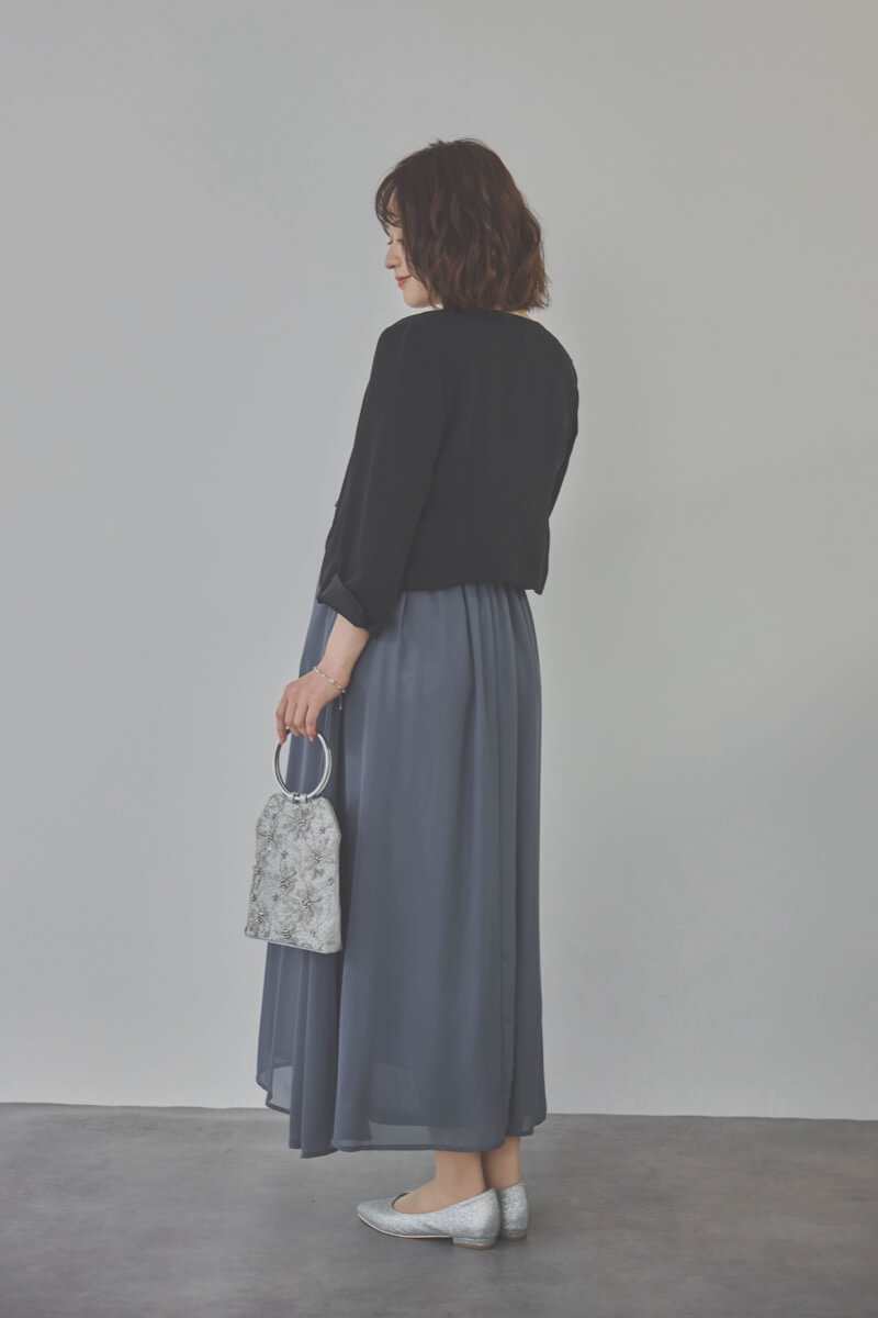 グレイッシュブルーの授乳口付スリットスリーブドレス