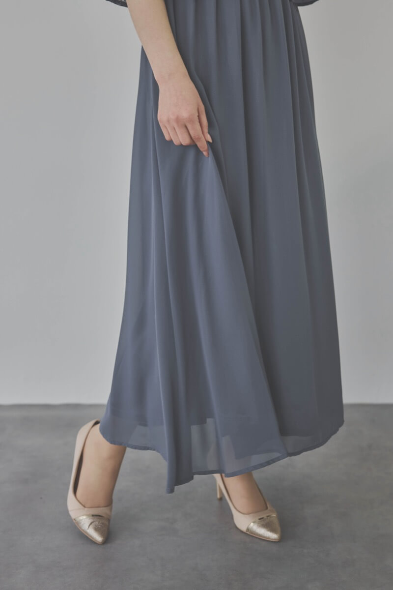 グレイッシュブルーの授乳口付スリットスリーブドレス