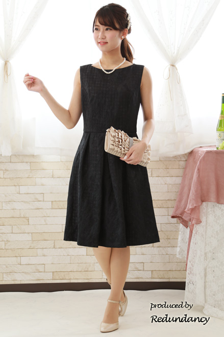 ブラックのチェックデザインタックドレス