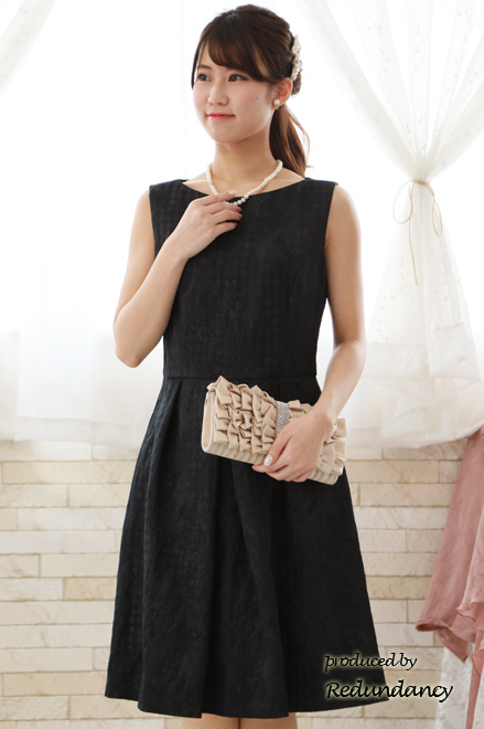 ブラックのチェックデザインタックドレス