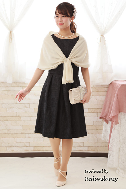 ブラックのチェックデザインタックドレス