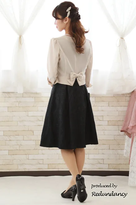 ブラックのチェックデザインタックドレス