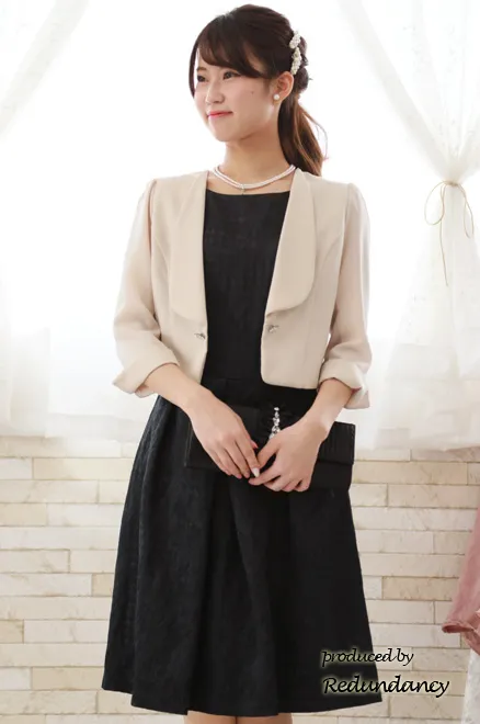 ブラックのチェックデザインタックドレス