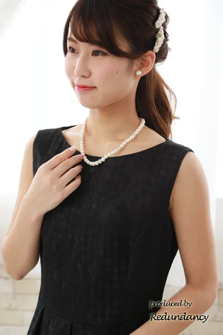 ブラックのチェックデザインタックドレス