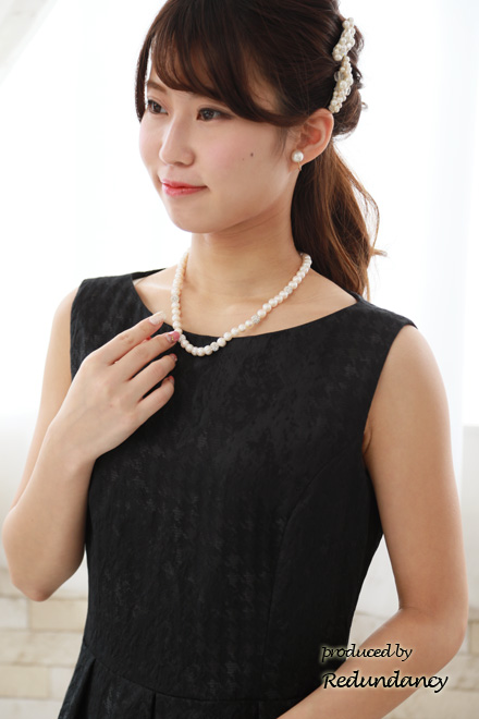 ブラックのチェックデザインタックドレス