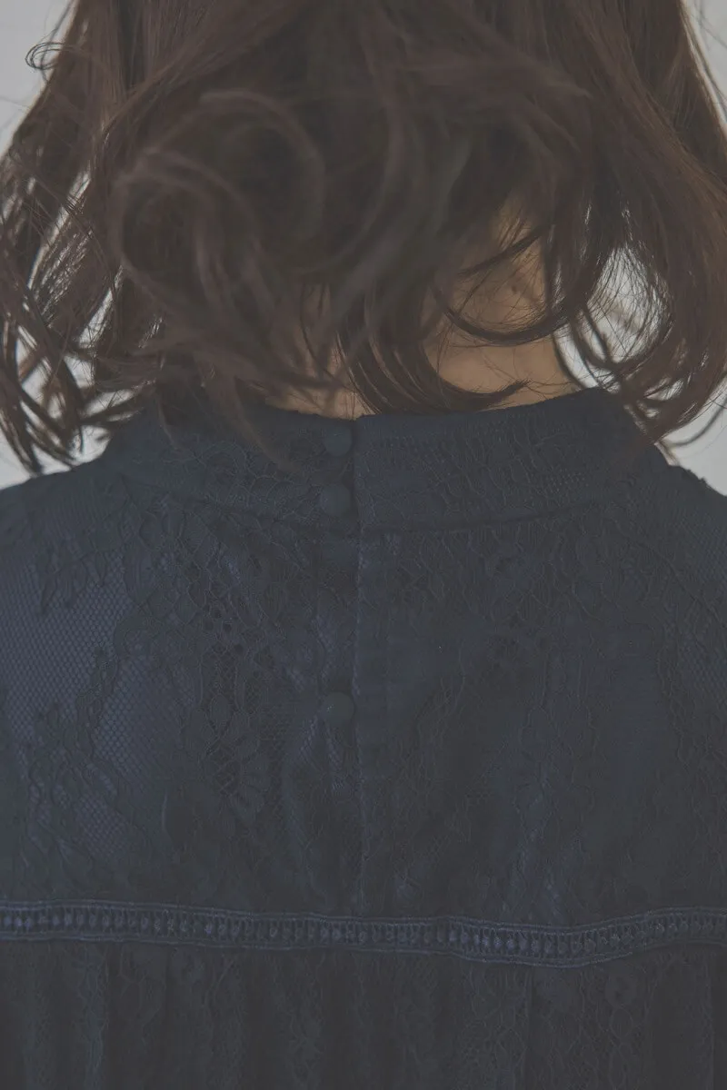 ネイビーの授乳口付ハイネックレースドレス