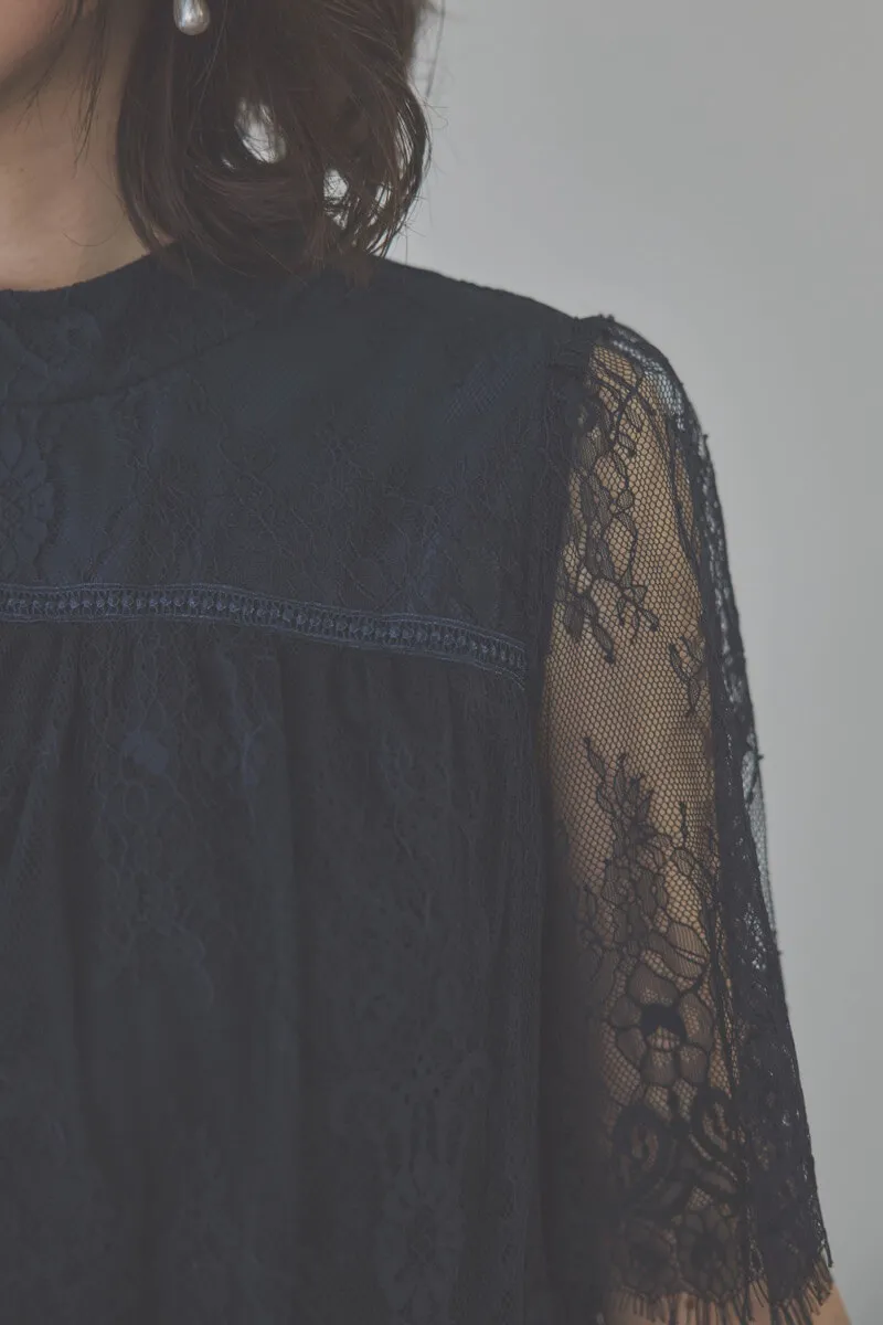 ネイビーの授乳口付ハイネックレースドレス