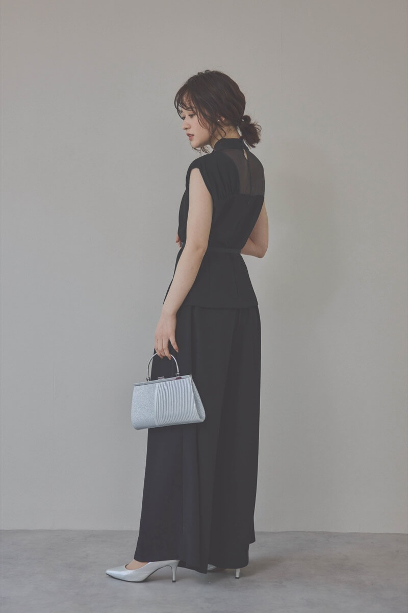 ブラックのワイドパンツセットアップドレス