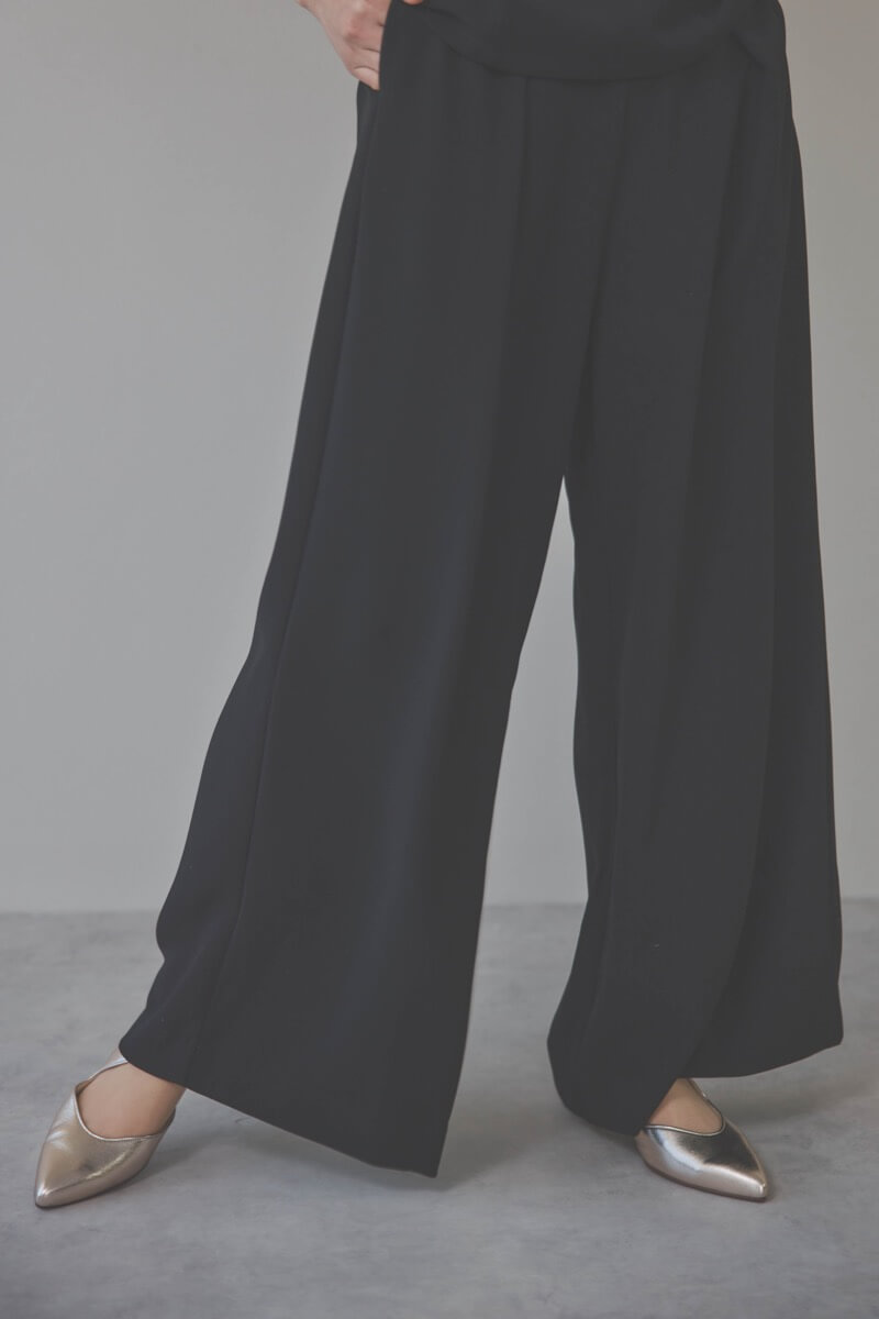 ブラックのワイドパンツセットアップドレス