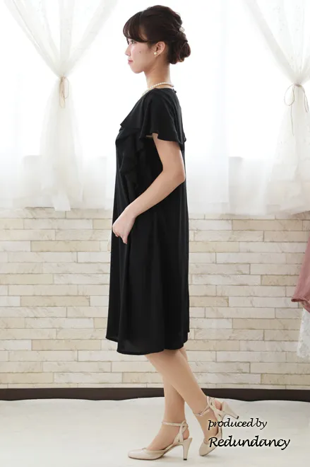 ブラックの授乳口付きフリルスリーブドレス