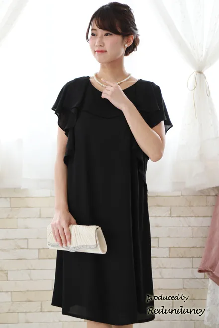 ブラックの授乳口付きフリルスリーブドレス
