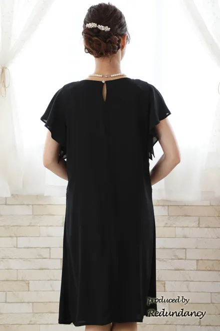 ブラックの授乳口付きフリルスリーブドレス