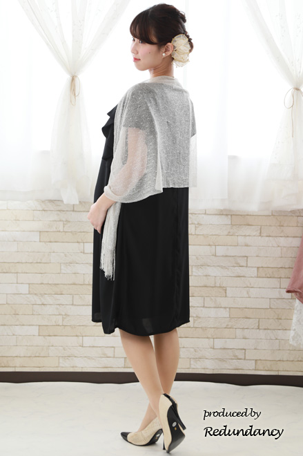 ブラックの授乳口付きフリルスリーブドレス