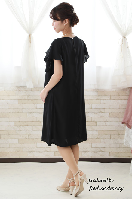 ブラックの授乳口付きフリルスリーブドレス