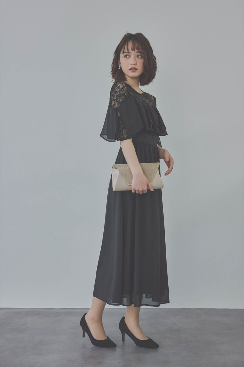 ブラックの2WAYスリーブティアードドレス