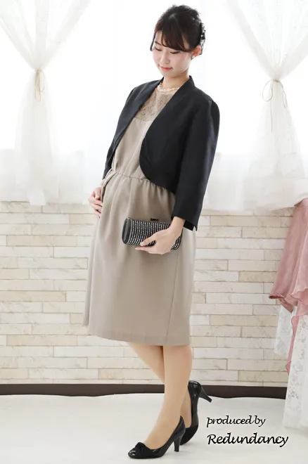 グレージュの授乳口付きレースドレス