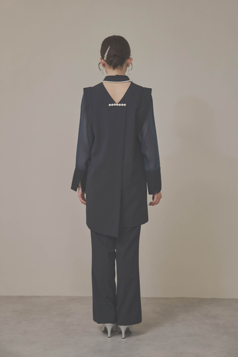 ネイビーのバックパールセットアップパンツドレス