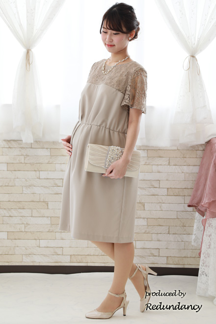 グレージュの授乳口付きレースドレス