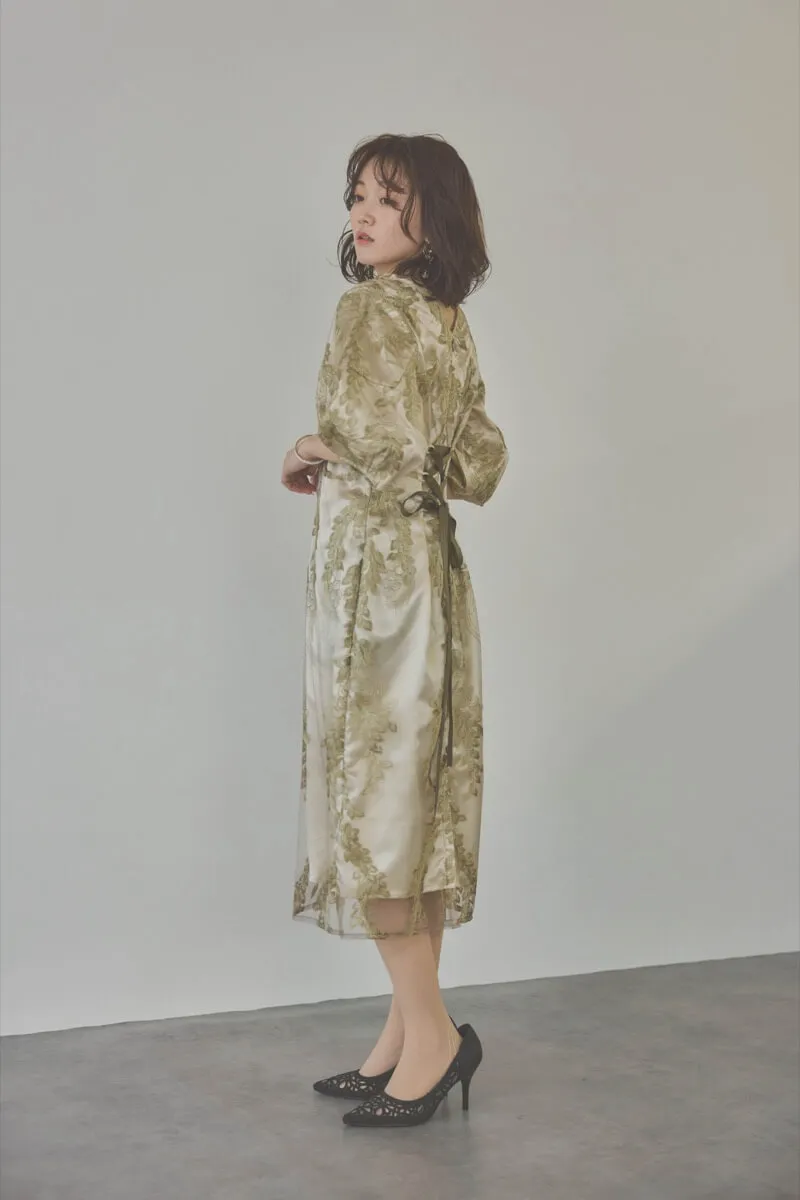 カーキのリーフ刺繍デザインコクーンドレス