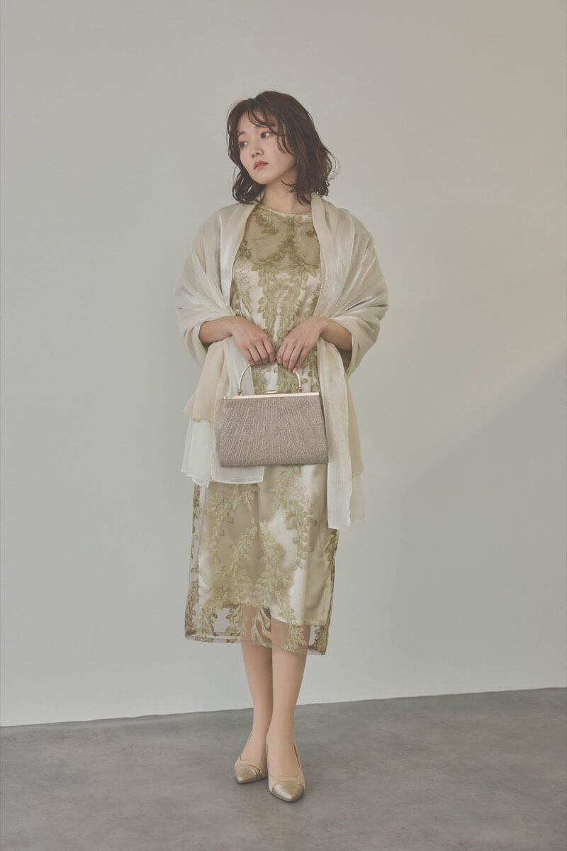 カーキのリーフ刺繍デザインコクーンドレス