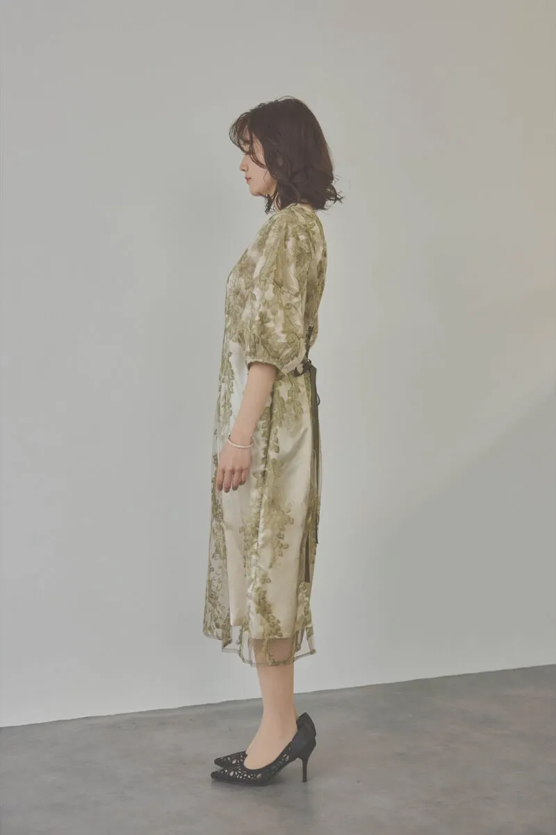 カーキのリーフ刺繍デザインコクーンドレス