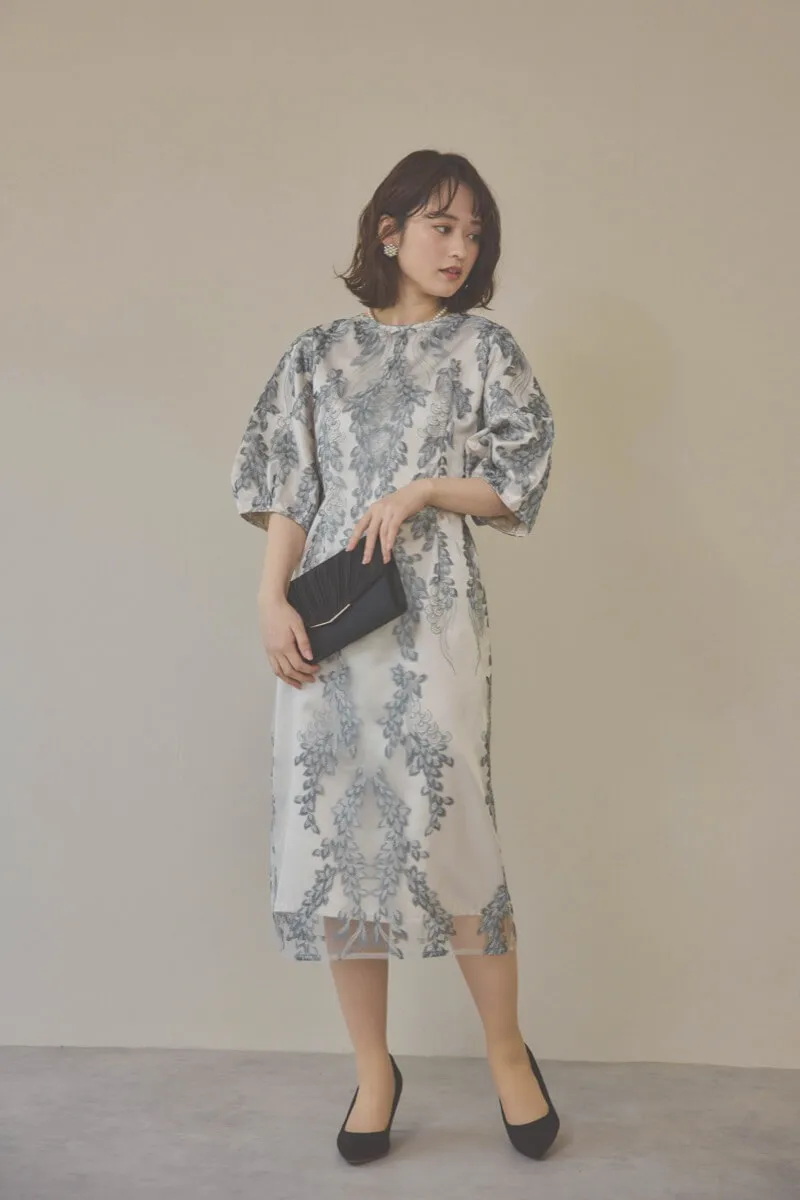 シルバーのリーフ刺繍デザインコクーンドレス