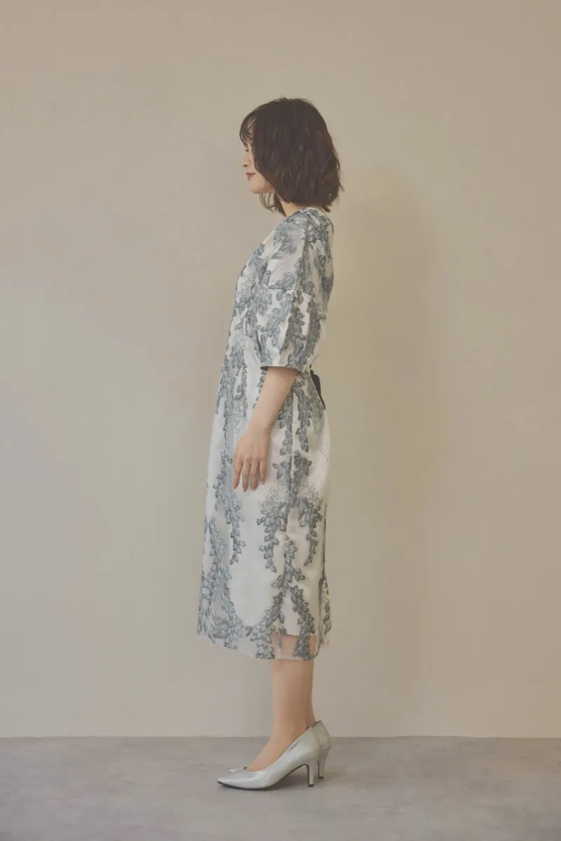 シルバーのリーフ刺繍デザインコクーンドレス