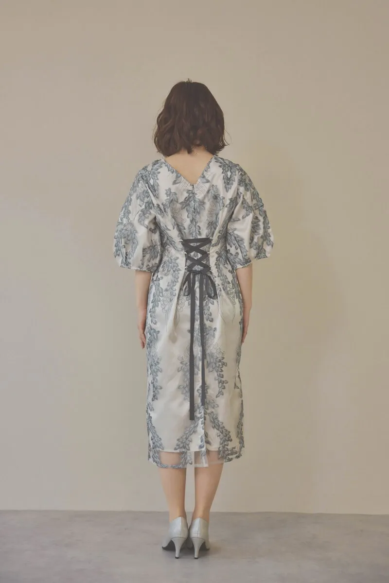 シルバーのリーフ刺繍デザインコクーンドレス