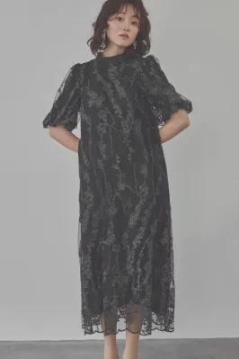 ブラックのフラワーエンブロイダリーAラインドレス /Select Shop