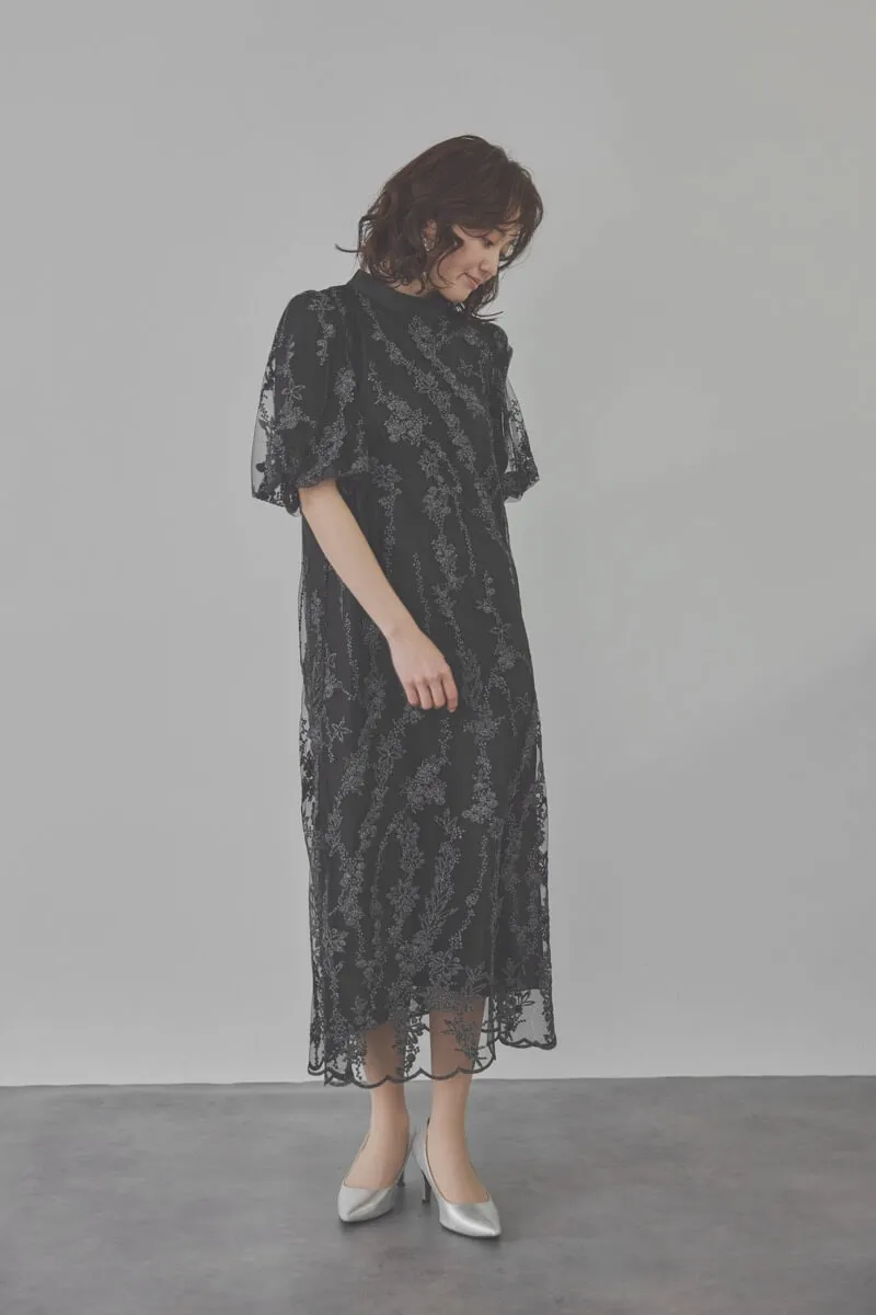 ブラックのフラワーエンブロイダリーAラインドレス