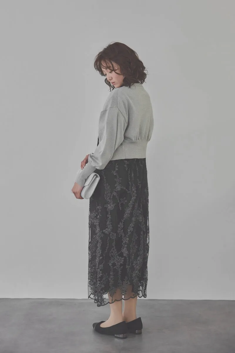 ブラックのフラワーエンブロイダリーAラインドレス